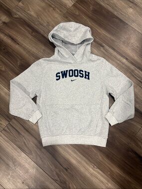 ✨ NIKE ✨ Kids Gray SWOOSH Embroidered Hoodie Sweatshirt Size Medium Basketball